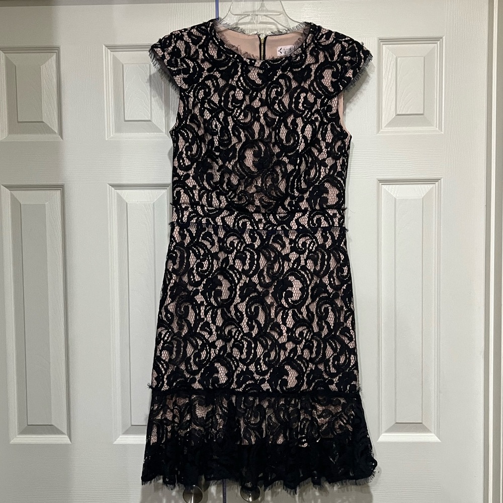 NANETTE LEPORE LIKE NEW NAVY LACE ILLUSION FLOUNCE HEM DRESS SIZE 4 - Picture 1 of 13